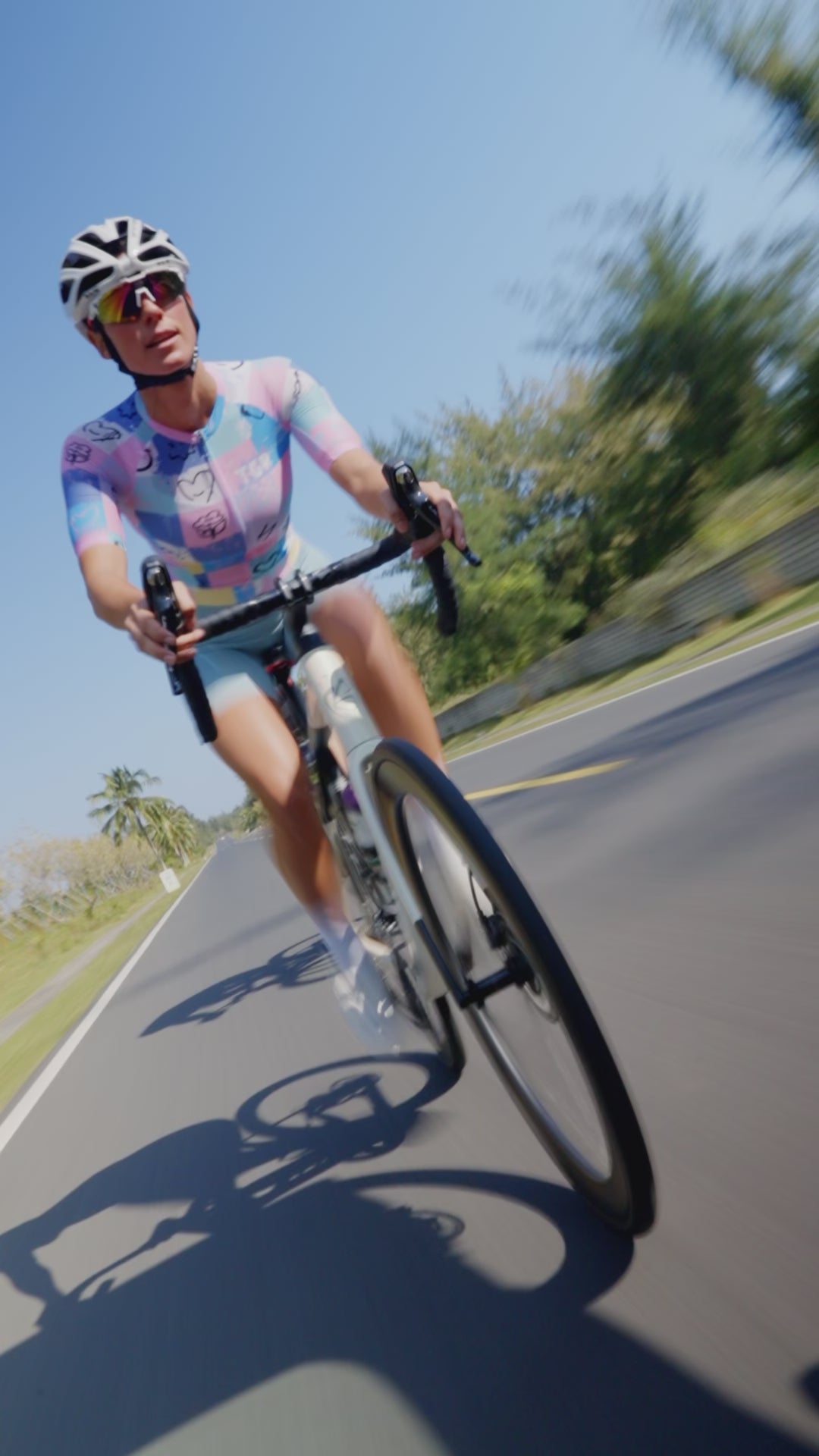 Load video: X-TIGER Women’s Performance Short Sleeve Cycling Jerseys