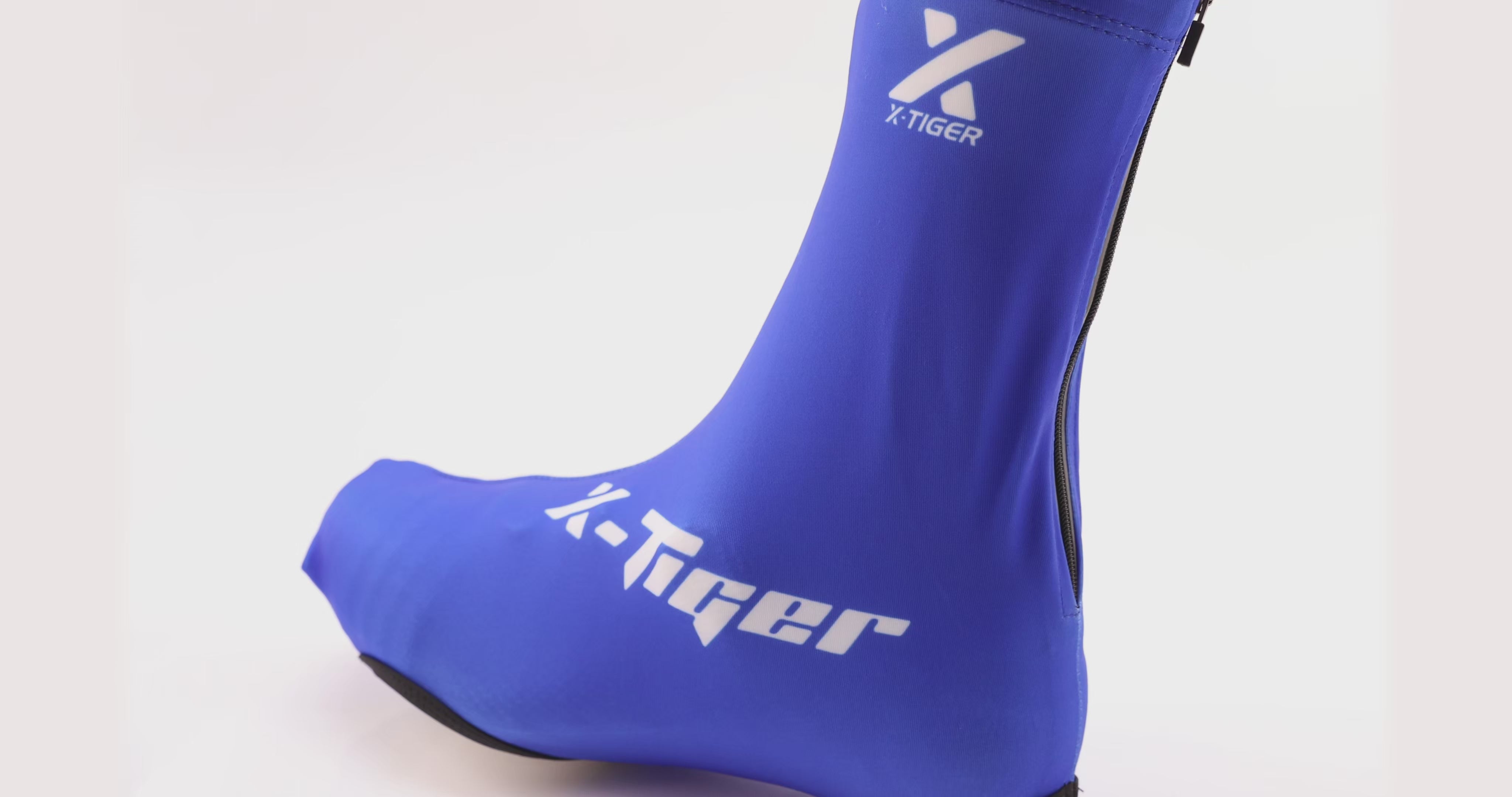 Load video: X-TIGER Reflective Thin Shoe Covers