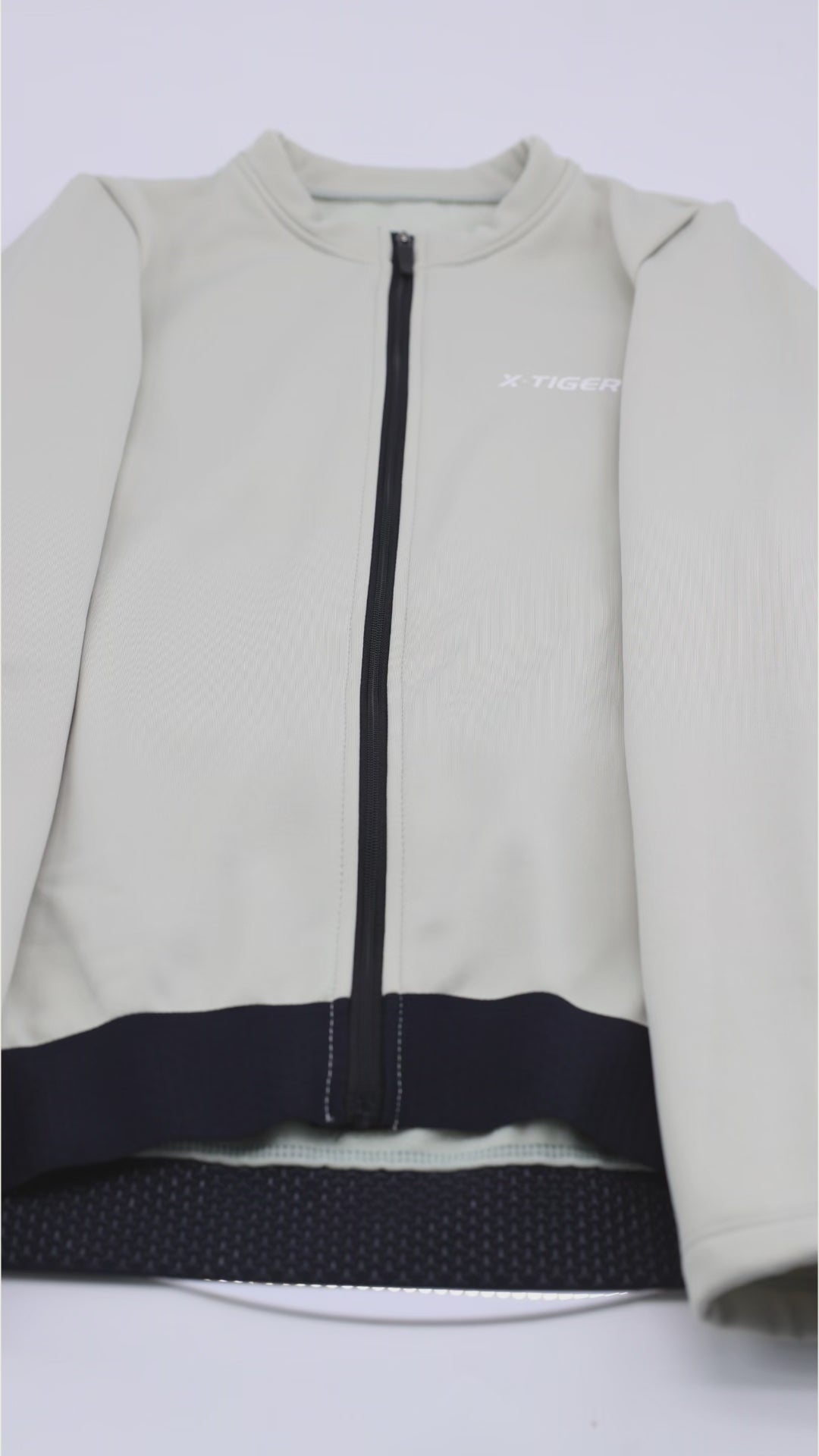 Load video: X-TIGER Women’s Thermal Long Sleeve Jersey
